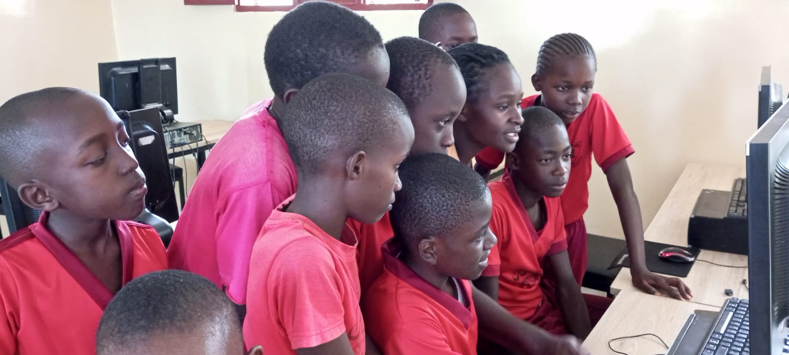 Children learning in the YSDAK computer lab